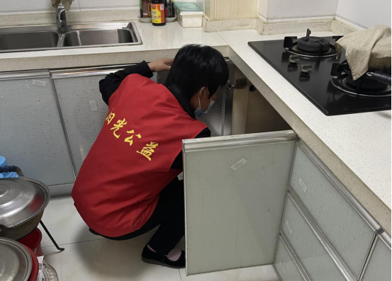 【阳光公益·长宁南岗】开展“幸福来敲门”便民服务公益活动