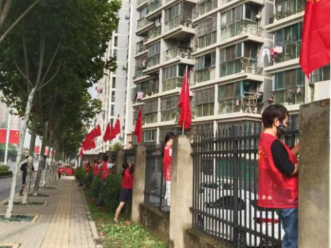 【阳光公益·瑶海大兴镇】开展“悬挂国旗，扬起最美‘中国红’”活动