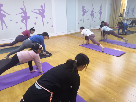 【阳光公益·肥西桃花】女性瑜伽培训课程第二课时