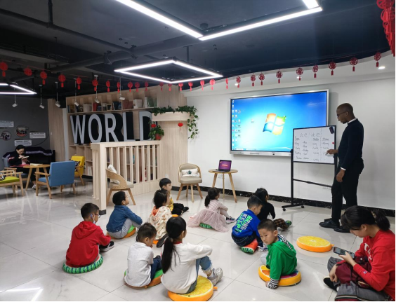 【阳光公益·蜀麓林溪】青少年英语角活动