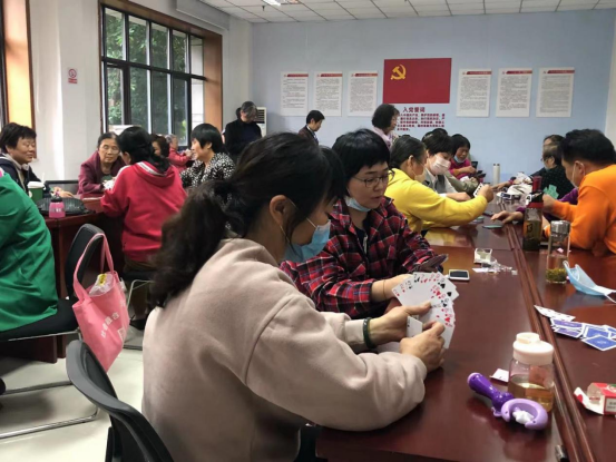 【阳光公益·天乐社区】“以牌会友，其乐融融”掼蛋活动