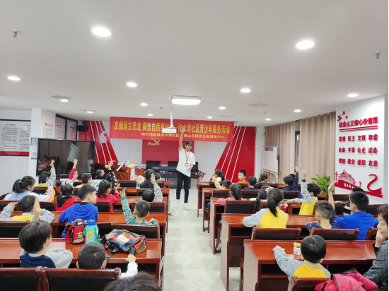 【阳光公益·荷叶地街道】发掘远古恐龙，探索自然奥秘