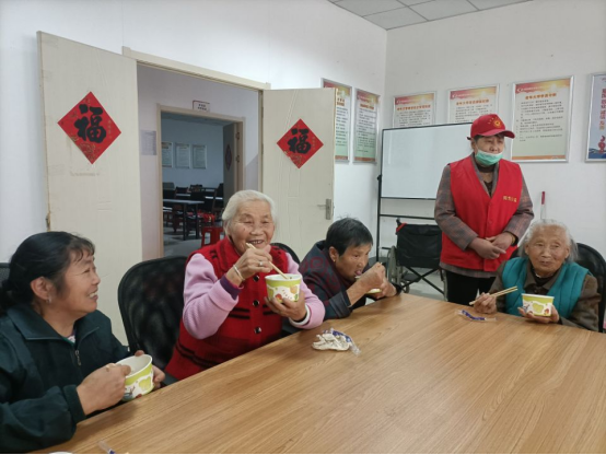 【阳光公益·长宁永和】“暖相随 爱相伴 立冬团圆宴”吃饺子活动