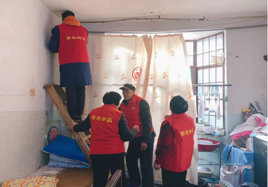 【阳光公益·七里站街道】窗帘之约—暖心守望在邻里