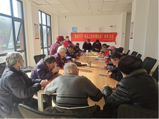 【阳光公益·长宁复兴】“银龄巧手指尖上的优雅时光手工串珠”活动