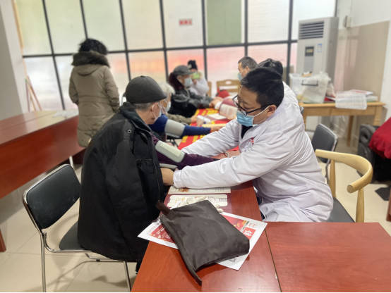 【阳光公益·天乐蜀峰湾】“健康科普进社区 义诊活动暖人心”健康义诊活动