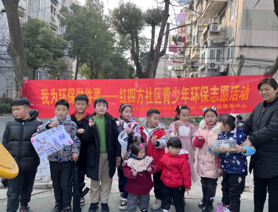 【阳光公益·荷叶地街道】捡起小烟头 拾起大文明