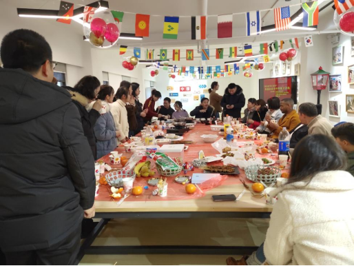 【阳光公益·蜀麓林溪】开展“林溪社区中外年饭大合集”活动