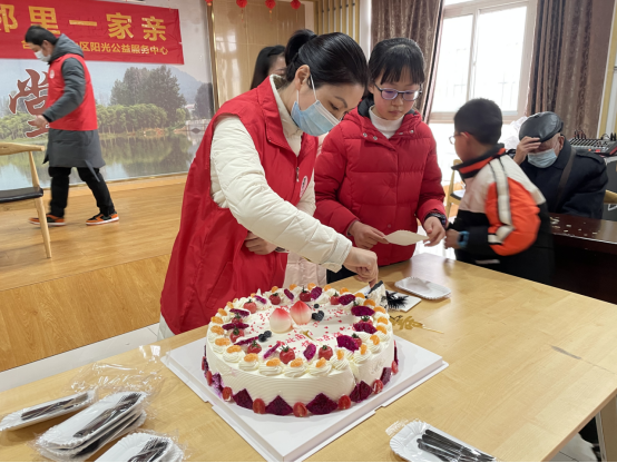 【阳光公益·肥西桃花】举办“长者生日会”敬老主题活动