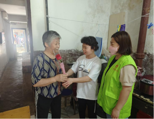 【阳光公益·三里街街道】“最美妈妈”母亲节主题走访慰问活动