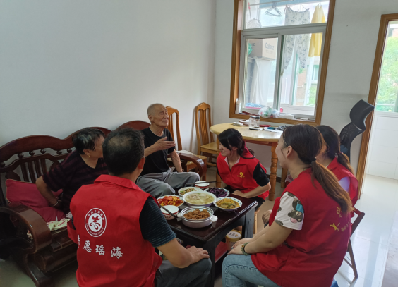 【阳光公益·大兴镇】“炎炎夏日送清新 丝丝关爱入心田”爱心帮厨活动