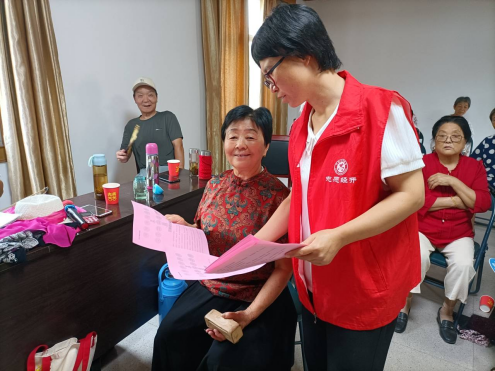 【阳光公益·经开莲花】筑牢养老诈骗“防护网”—开展老年人 反诈宣传活动