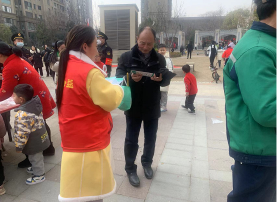 【阳光公益·巢湖两项服务】开展“防范非法集资宣传”活动