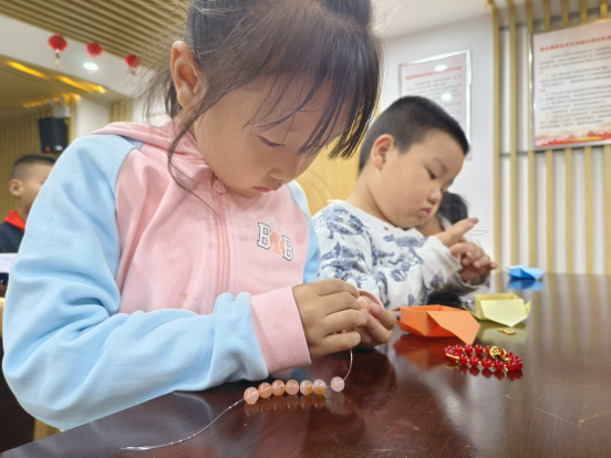 【阳光公益·肥西桃花】开展“巧手小工匠”系列儿童手工制作活动