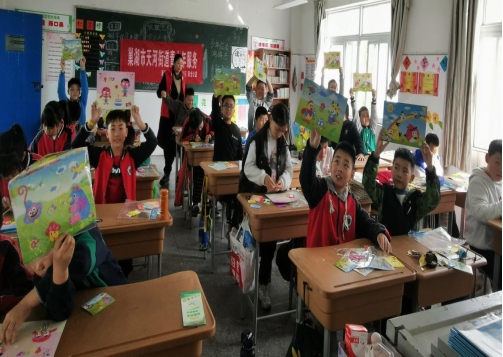 【阳光公益·巢湖两项服务】开展青少年手工贴画活动