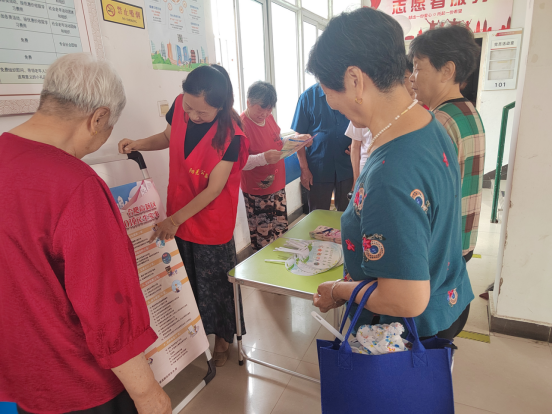 【阳光公益·天乐中心】民生实事暖民心 政策宣传到万家
