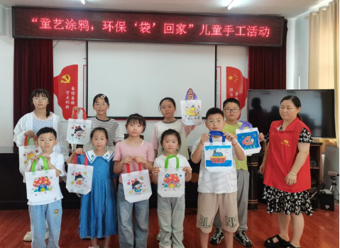 【阳光公益·巢湖两项服务】开展“童艺涂鸦，环保‘袋’回家”儿童环保手工活动