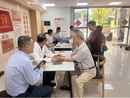 【阳光公益·天乐中心】便民义诊进社区  民生服务零距离