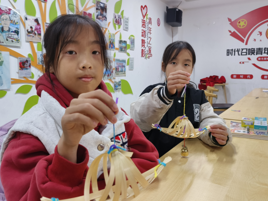 【阳光公益·肥西桃花】开展竹编风铃文化教学体验活动