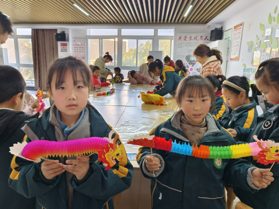 【阳光公益·肥西桃花】开展“传遗百课”系列二月二翻花龙手作习俗传承活动