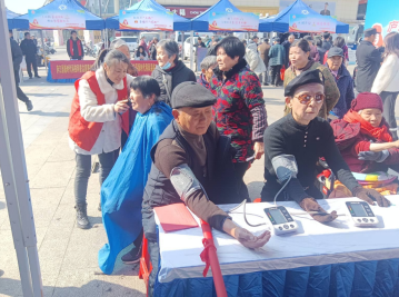【阳光公益·庐江站】志愿服务学雷锋 义诊义剪暖民心