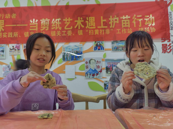 【阳光公益·肥西桃花】舌尖上的美食——蒿子粑粑制作