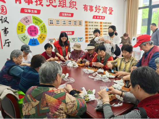 【阳光公益·井岗镇】开展“春日携手种绿植   桑榆共暖岁月香”活动