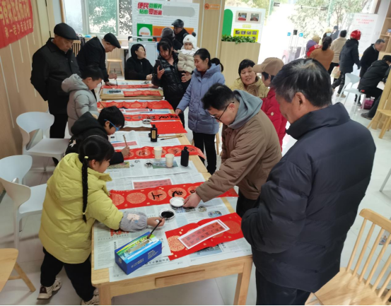 【阳光公益·兴园和一】翰墨迎马岁  春联送福来
