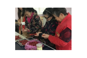 【阳光公益·天乐站】“童年的味道”冰糖葫芦制作的主题活动