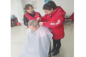 【阳光公益·永和站】“关爱老人便民服务，阳光起航进社区”免费理发活动
