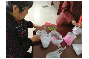 【阳光公益·新站磨店】“巧手串珠 美化生活”主题手工串珠活动