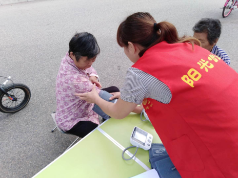 【阳光公益·庐江站】“义诊义剪温暖老人心”健康系列活动